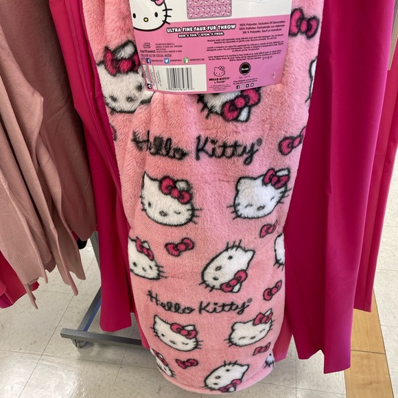 HTF Last one Left Hello Kitty Ultra Fine Faux Fur Throw